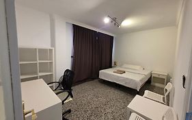 habitaciónes privada preciosa grande centro malaga también cerca de la playa Wi-Fi